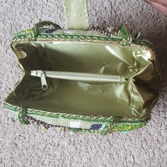 Handmade beaded jeweled bag. Zipper divided pocket. Green lining. Snap closure - Picture 3 of 5